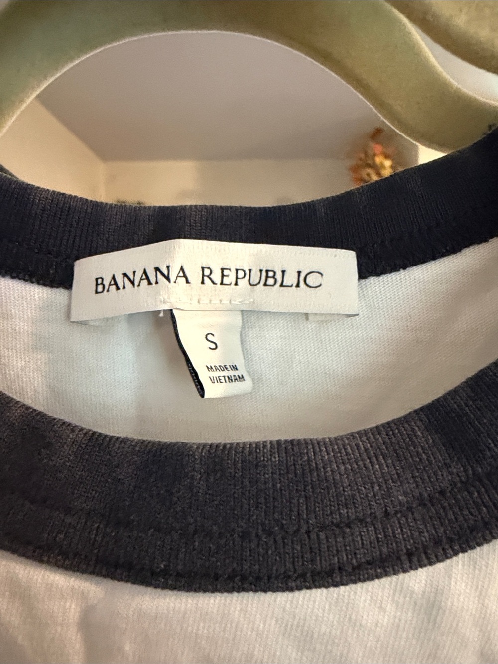 Banana Republic White Sleeveless Tank with Black Trim - Picture 3 of 4